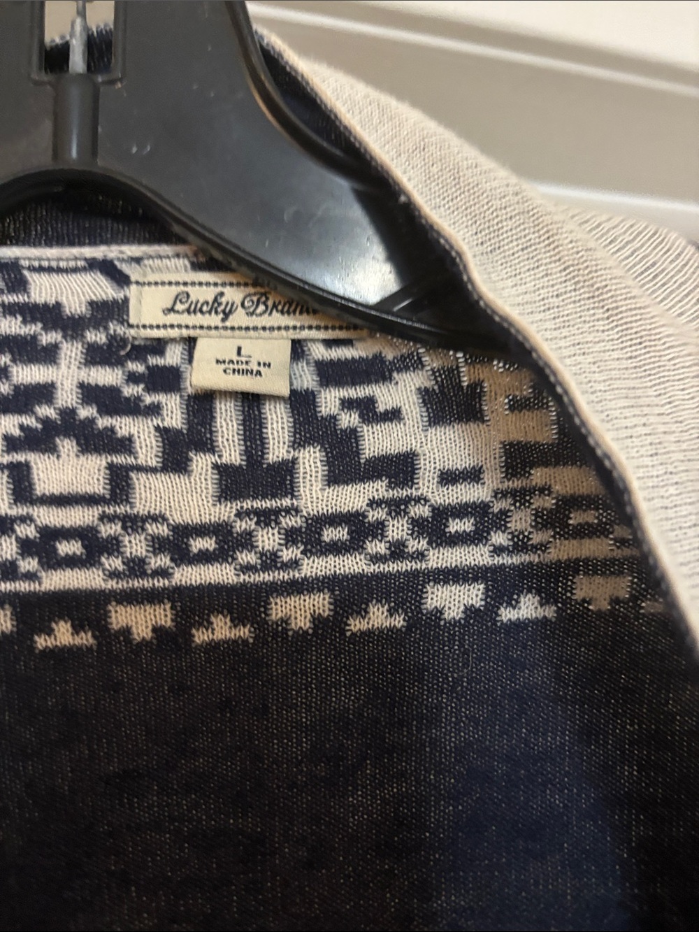 Geometric Open-Front Cardigan in Navy Blue and Cream - Picture 4 of 6